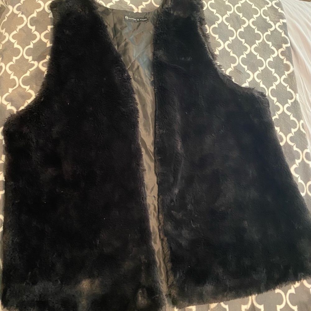 Fashion to figure blocks faux fur shawl vest